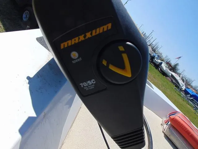 Slide: The Image of Maxxum motor control on 2007 Alumacraft 2072CS boat, outdoor setting. - 4
