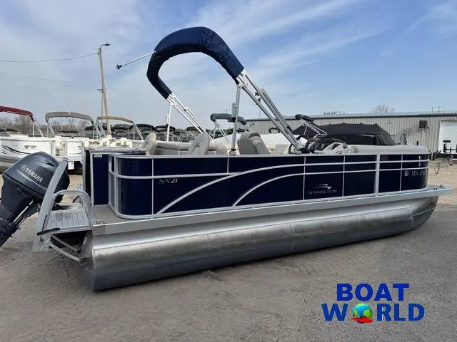 Slide: The Image of 2017 Bennington 21SSX Pontoon boat with Yamaha motor at Boat World dealership. - 40