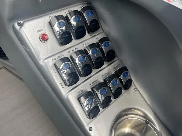 Slide: The Image of Lund 219 Pro-V GL Sport 2024 - 11