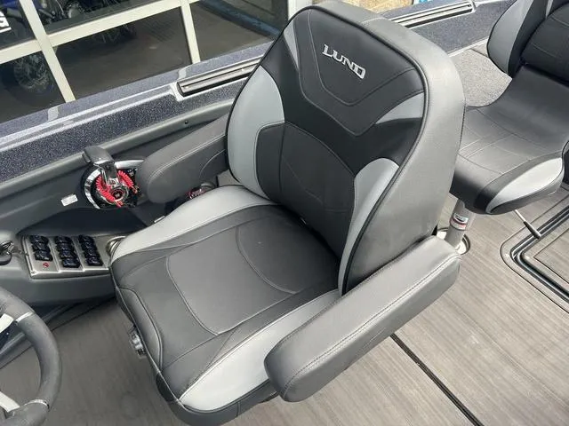 Slide: The Image of Lund 219 Pro-V GL Sport 2024 - 15