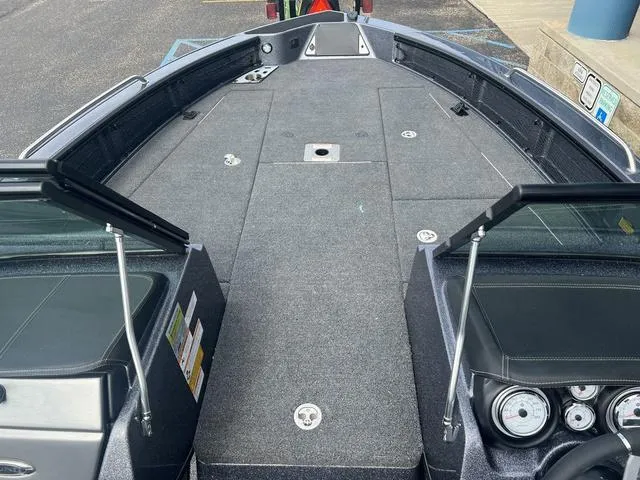 Slide: The Image of Lund 219 Pro-V GL Sport 2024 - 21