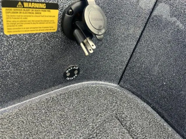 Slide: The Image of Lund 219 Pro-V GL Sport 2024 - 33