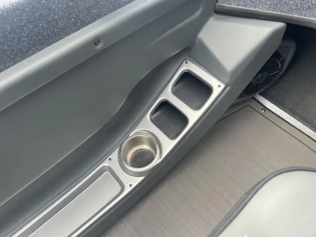 Slide: The Image of Lund 219 Pro-V GL Sport 2024 - 35