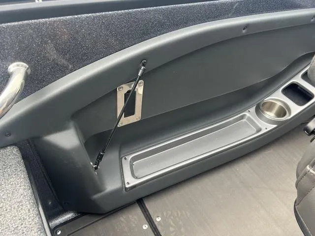 Slide: The Image of Lund 219 Pro-V GL Sport 2024 - 36