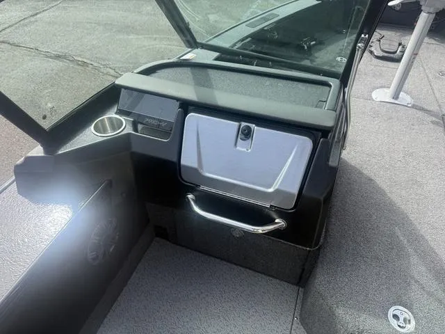 Slide: The Image of Lund 2075 Pro-V Sport 2025 - 11