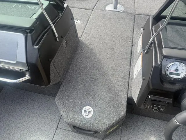 Slide: The Image of Lund 2075 Pro-V Sport 2025 - 12