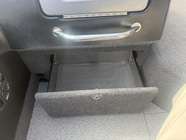 Slide: The Image of Lund 2075 Pro-V Sport 2025 - 15