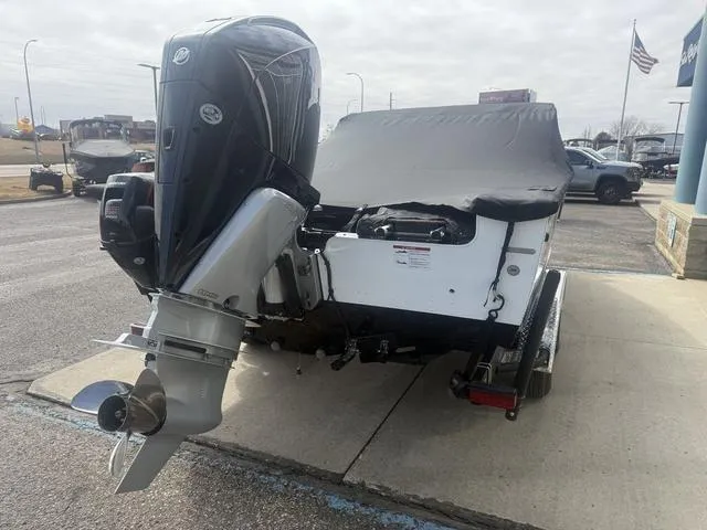 Slide: The Image of Lund 2075 Pro-V Sport 2025 - 3