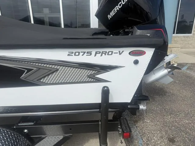 Slide: The Image of Lund 2075 Pro-V Sport 2025 - 4