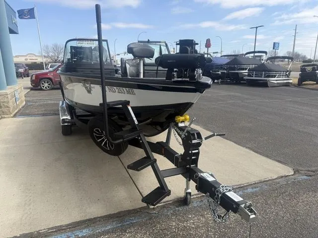 Slide: The Image of Lund 2075 Pro-V Sport 2025 - 6