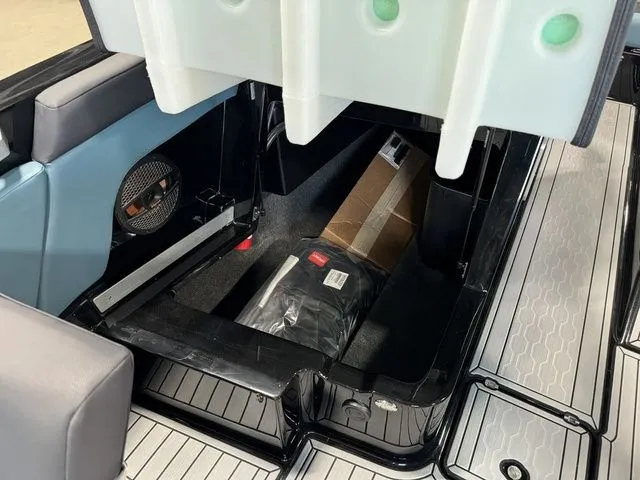 Slide: The Image of MasterCraft XT24 2025 - 29