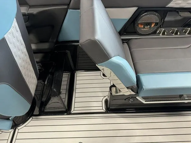 Slide: The Image of MasterCraft XT24 2025 - 38