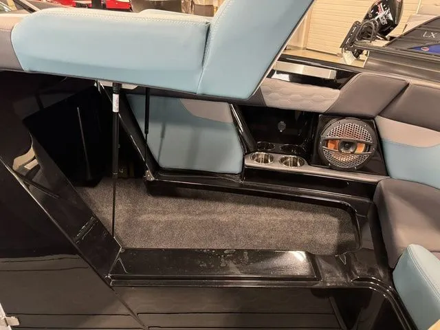 Slide: The Image of MasterCraft XT24 2025 - 52