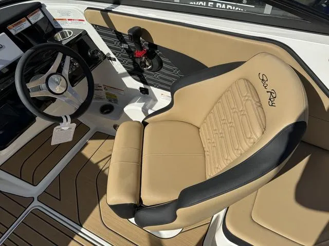 Slide: The Image of Sea Ray SPX 210 2024 - 10