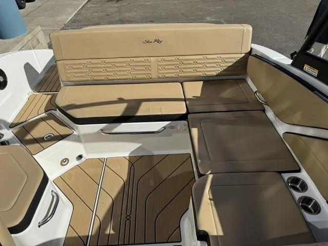 Slide: The Image of Sea Ray SPX 210 2024 - 11