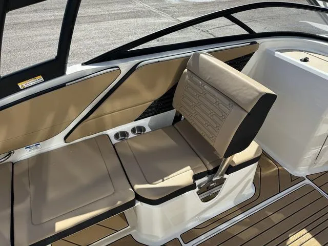 Slide: The Image of Sea Ray SPX 210 2024 - 12