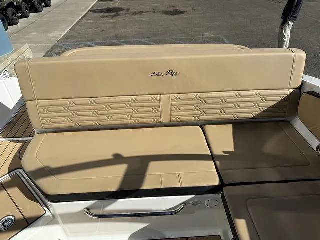 Slide: The Image of Sea Ray SPX 210 2024 - 18