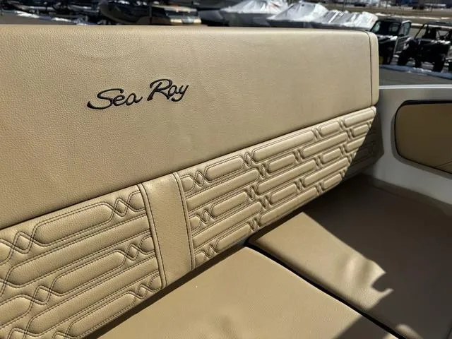 Slide: The Image of Sea Ray SPX 210 2024 - 22