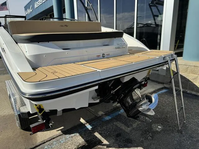 Slide: The Image of Sea Ray SPX 210 2024 - 28