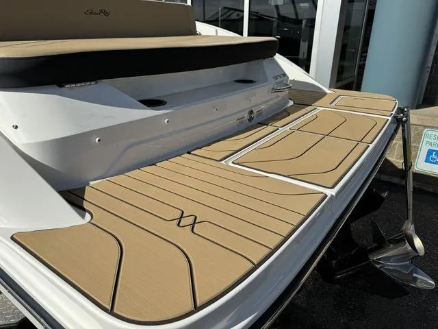 Slide: The Image of Sea Ray SPX 210 2024 - 29