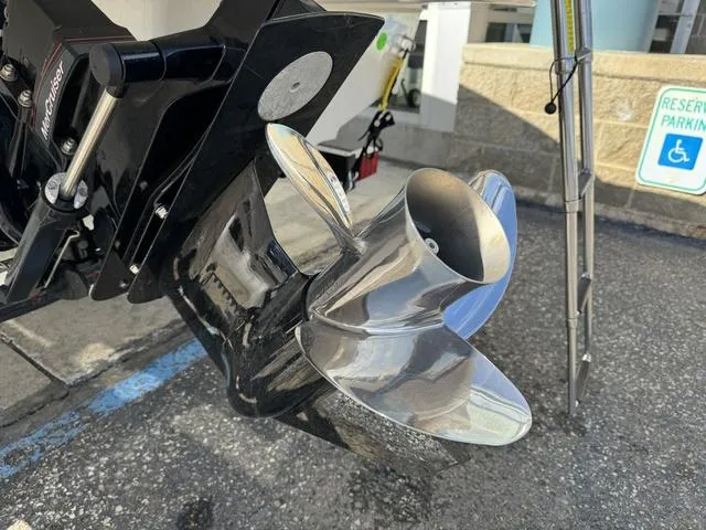 Slide: The Image of Sea Ray SPX 210 2024 - 32