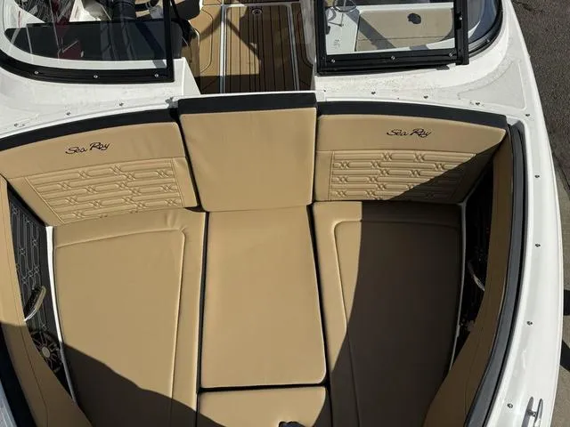 Slide: The Image of Sea Ray SPX 210 2024 - 6