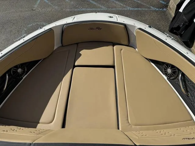 Slide: The Image of Sea Ray SPX 210 2024 - 7