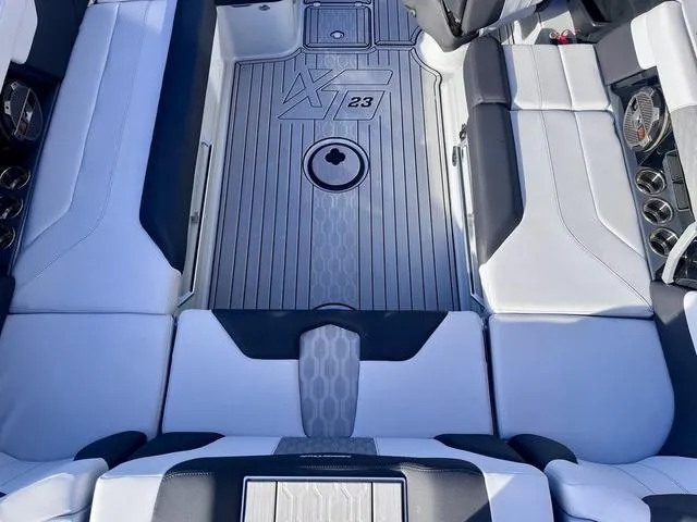 Slide: The Image of MasterCraft XT23 2022 - 11