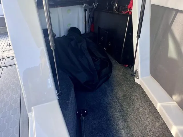 Slide: The Image of MasterCraft XT23 2022 - 20