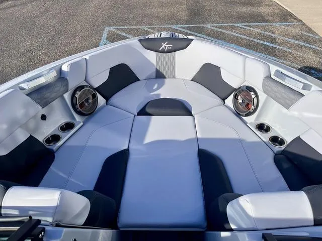 Slide: The Image of MasterCraft XT23 2022 - 22