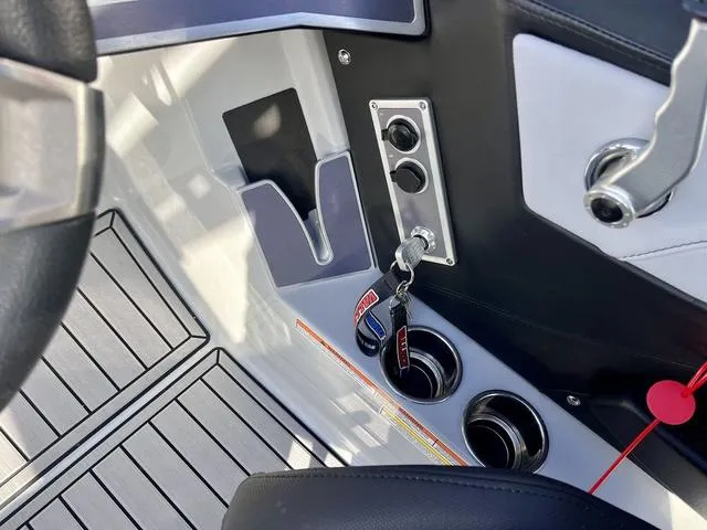 Slide: The Image of MasterCraft XT23 2022 - 24