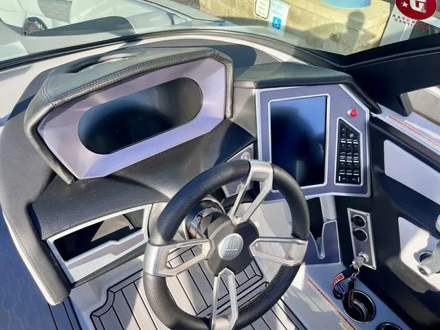 Slide: The Image of MasterCraft XT23 2022 - 29