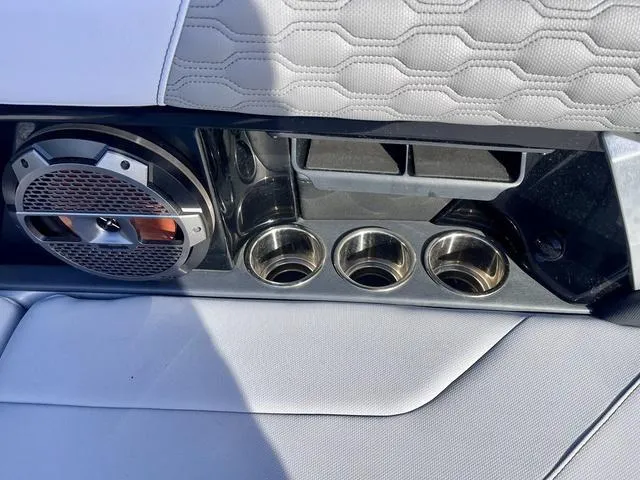 Slide: The Image of MasterCraft XT23 2022 - 32