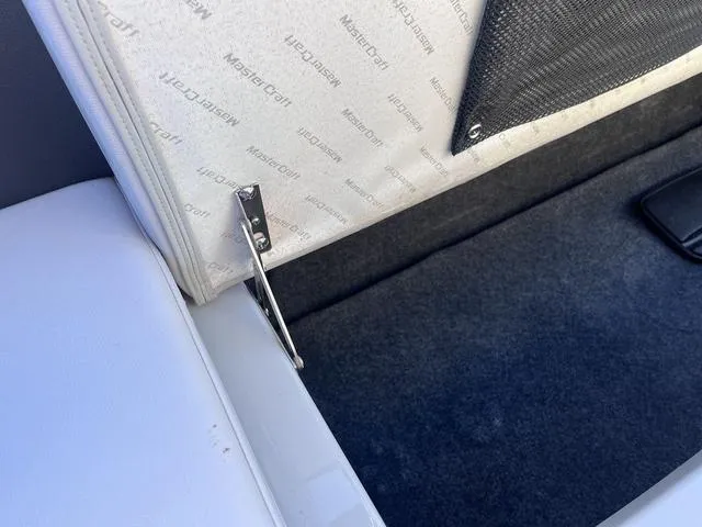 Slide: The Image of MasterCraft XT23 2022 - 34