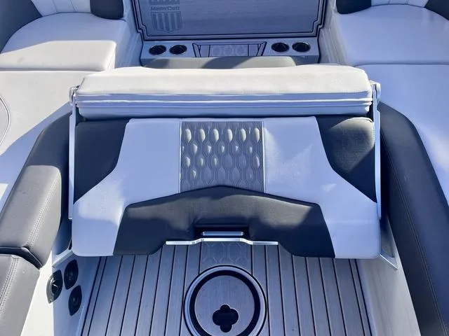 Slide: The Image of MasterCraft XT23 2022 - 36
