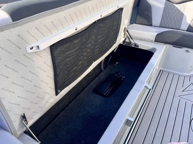 Slide: The Image of MasterCraft XT23 2022 - 38