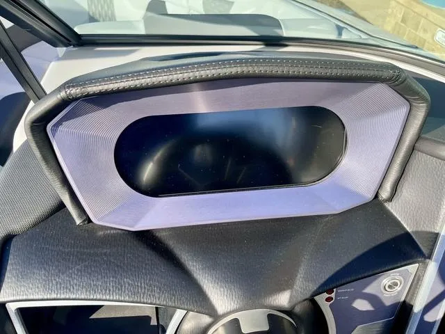 Slide: The Image of MasterCraft XT23 2022 - 40