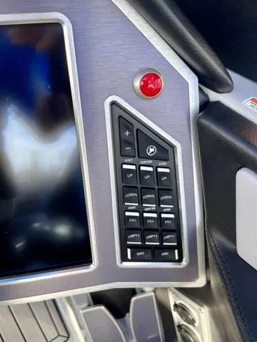 Slide: The Image of MasterCraft XT23 2022 - 43