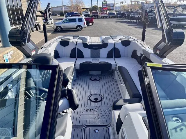 Slide: The Image of MasterCraft XT23 2022 - 44