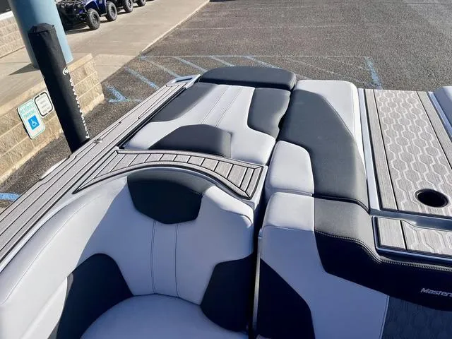 Slide: The Image of MasterCraft XT23 2022 - 46