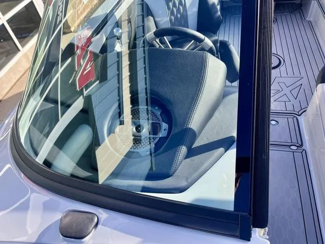 Slide: The Image of MasterCraft XT23 2022 - 47