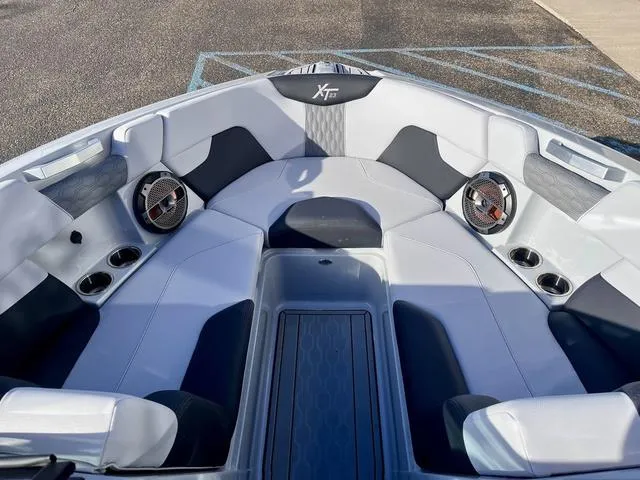 Slide: The Image of MasterCraft XT23 2022 - 48