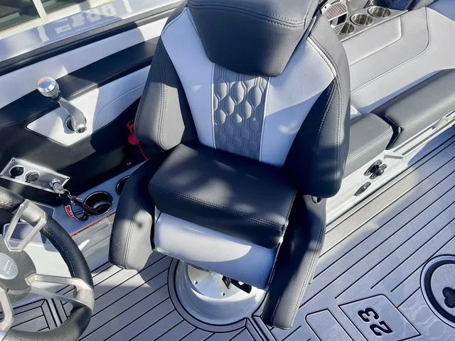 Slide: The Image of MasterCraft XT23 2022 - 52