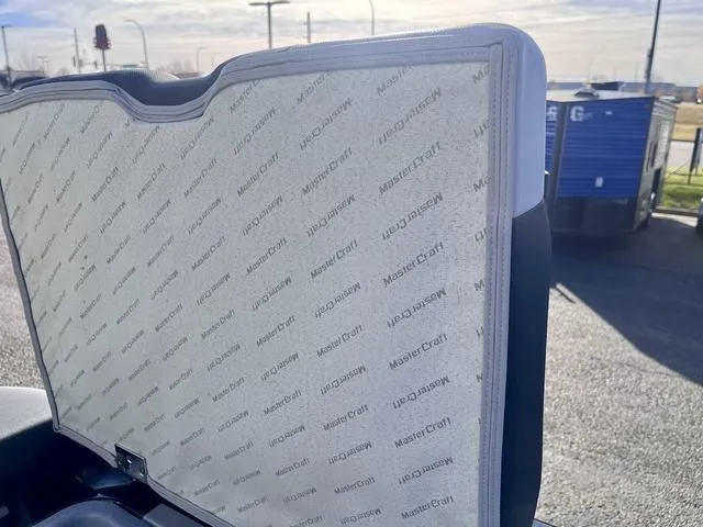 Slide: The Image of MasterCraft XT23 2022 - 53