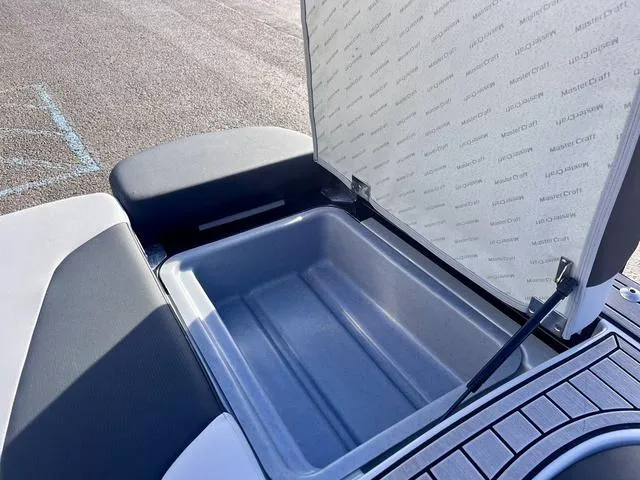 Slide: The Image of MasterCraft XT23 2022 - 54