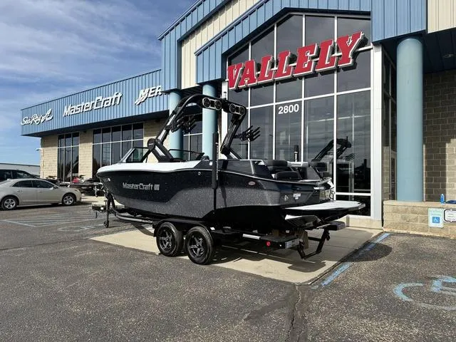 Slide: The Image of MasterCraft XT23 2022 - 55