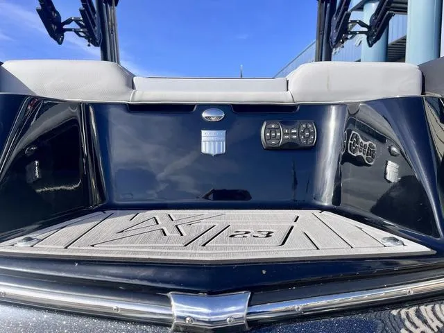 Slide: The Image of MasterCraft XT23 2022 - 6