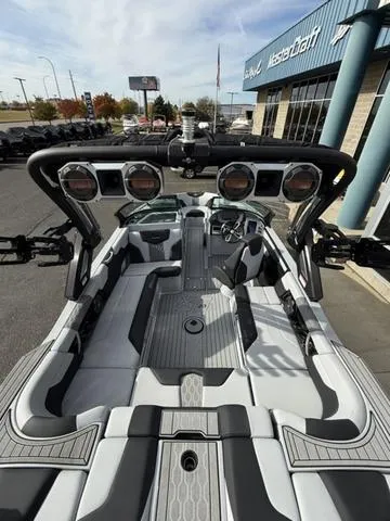 Slide: The Image of MasterCraft XT23 2022 - 61