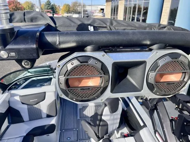 Slide: The Image of MasterCraft XT23 2022 - 9