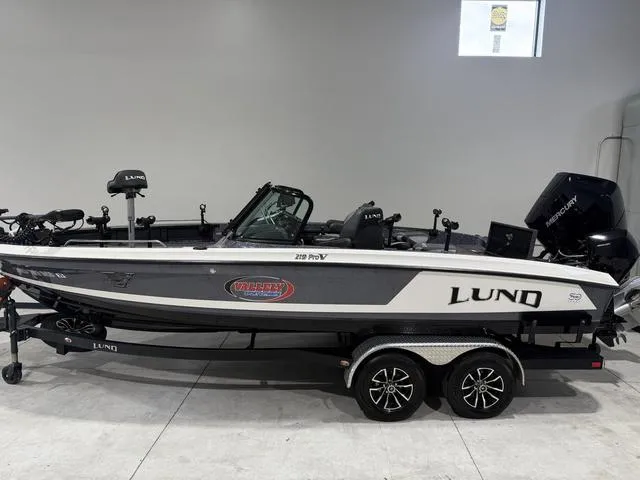 Slide: The Image of Lund 219 Pro-V GL Demo Loaded! 2024 - 1